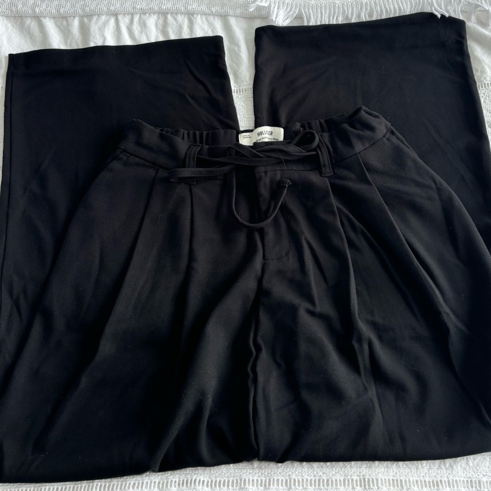Hollister Low-Rise Livvy Baggy Pants